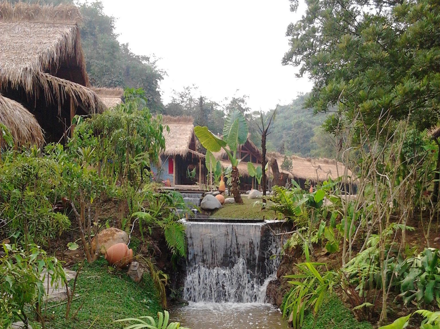 Imah Seniman Hotel Lembang Exterior photo